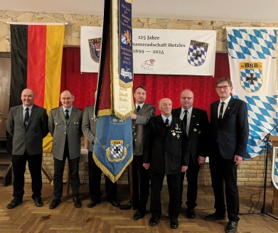 Bild 1 - Fahne mit Band.jpg